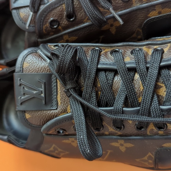 LOUIS VUITTON MONOGRAM SLALOM SNEAKERS - Picture 6 of 16